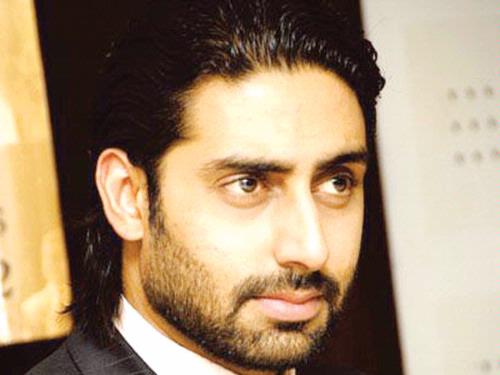 Abhishek Bachchan turns 3 on Twitter